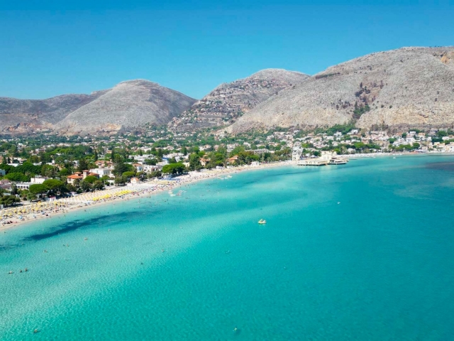  Discover Palermo with a boat excursion