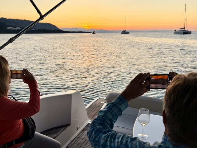  日落时看到的岛屿 