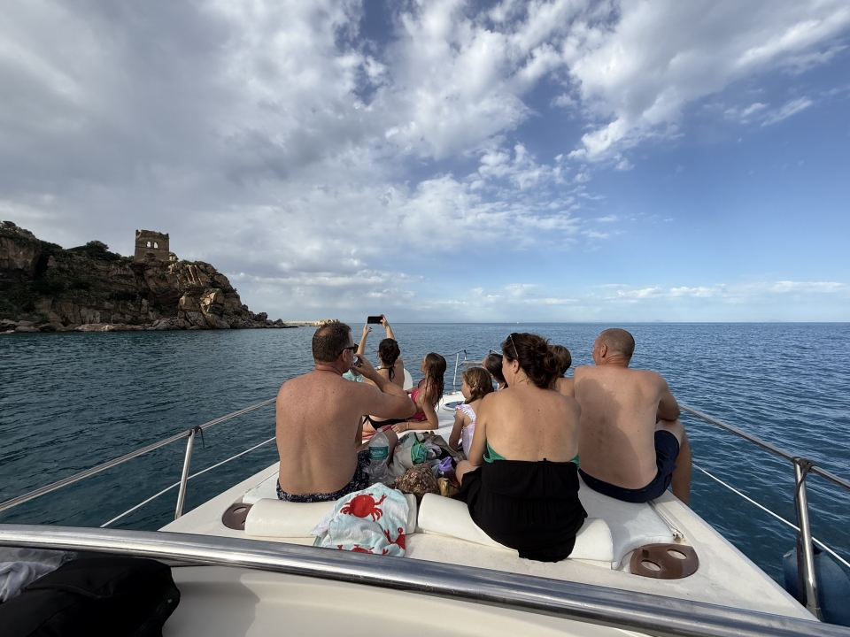  欣赏岛屿的独特美景 