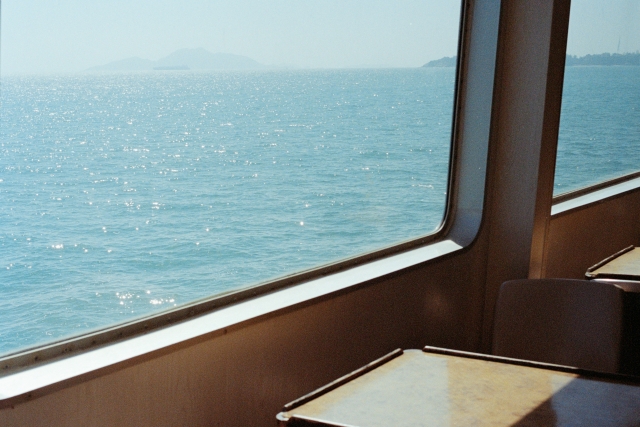 在加尔达湖水面上 