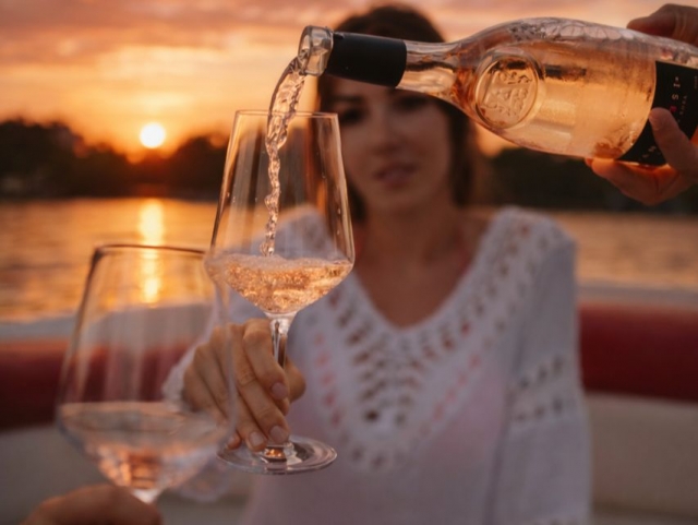  Aperitif bei Sonnenuntergang