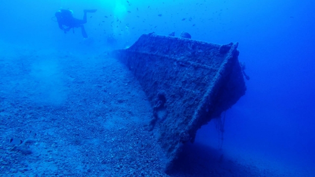  pecios en el fondo marino 