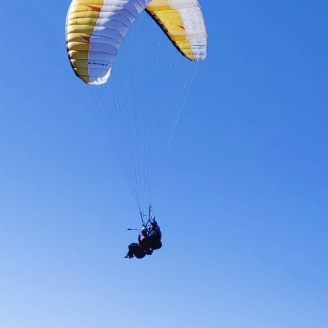 Enjoy a paragliding flight in Borgo Chiese 