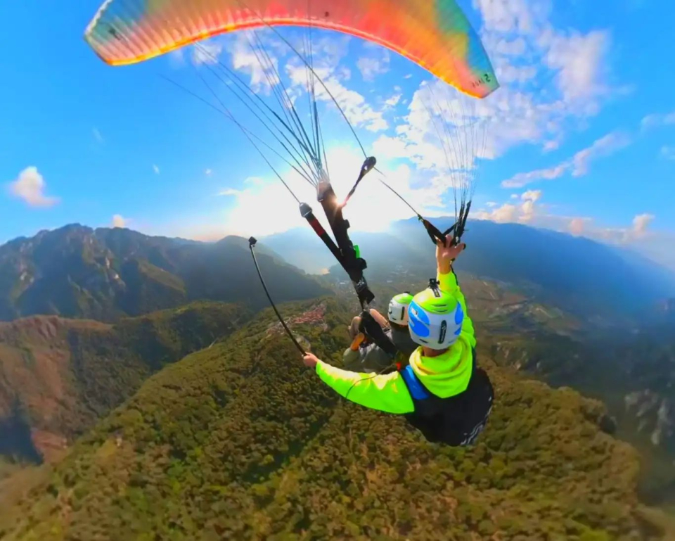  Paragliding flight over the Dolomites 