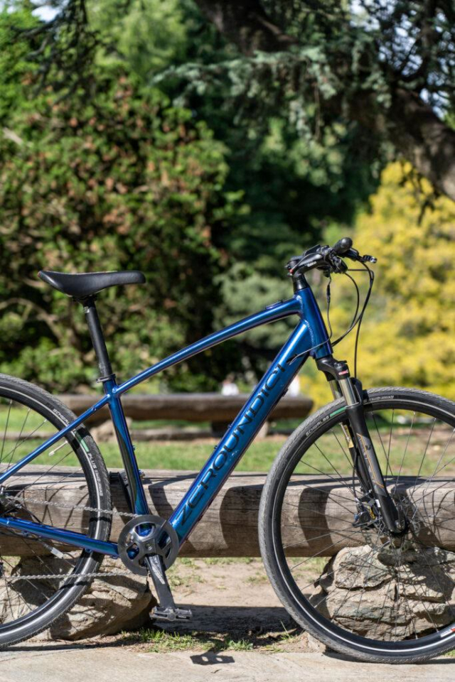  Un vélo électrique de randonnée de Mobilitas Rent 