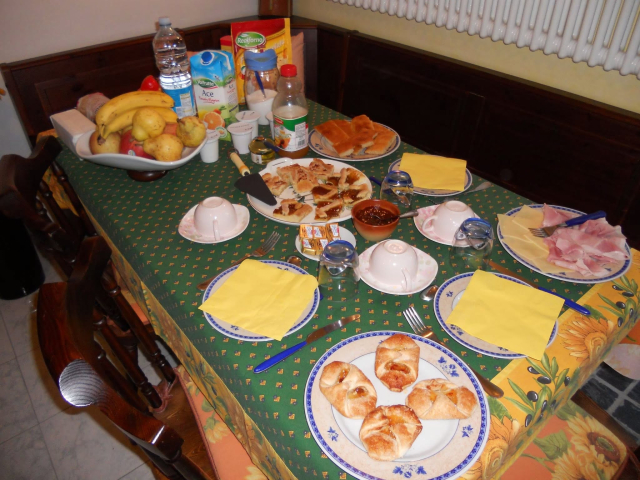  The breakfast table, sweet and salty 