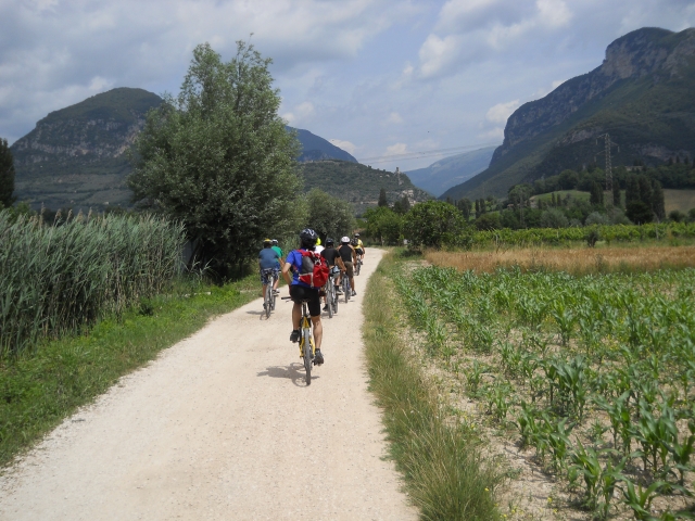  Cycling in Arrone 