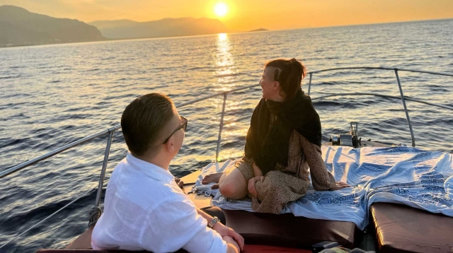  enjoy a day on board a boat