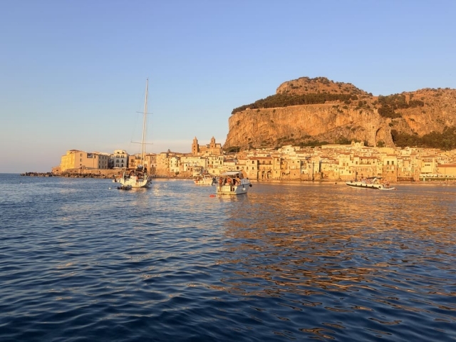  Promenade en bateau à Cefalù