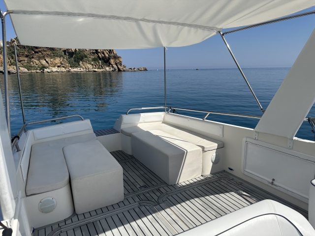  Enjoy the comforts on board