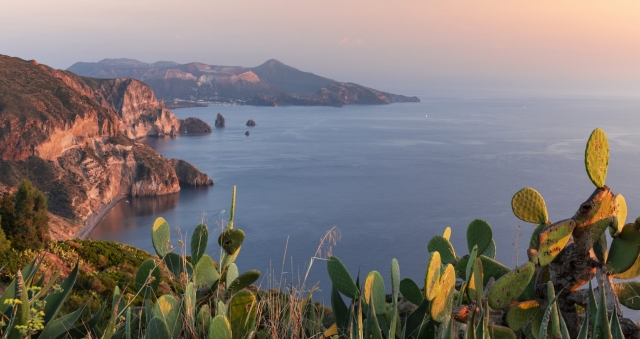  伊奥利亚群岛的日落 