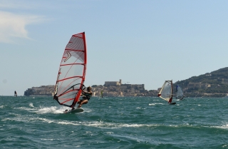 Corso windsurf+Uso attrezzatura 1settimana Formia