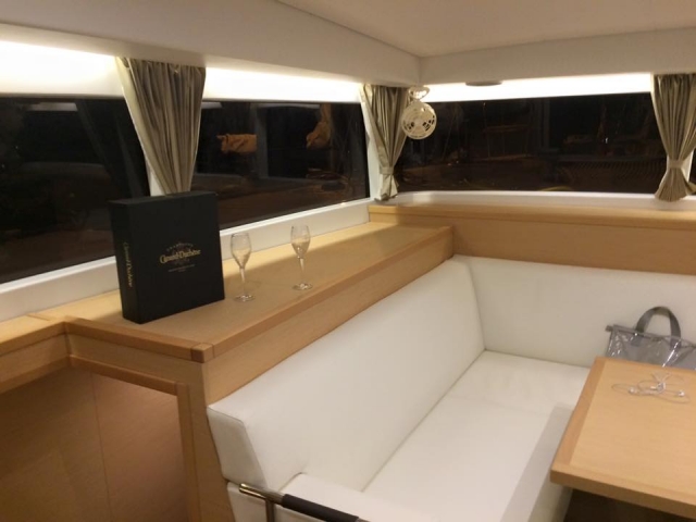  Salón de nuestro barco 