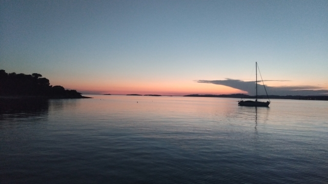  Sonnenuntergang auf einem Boot 