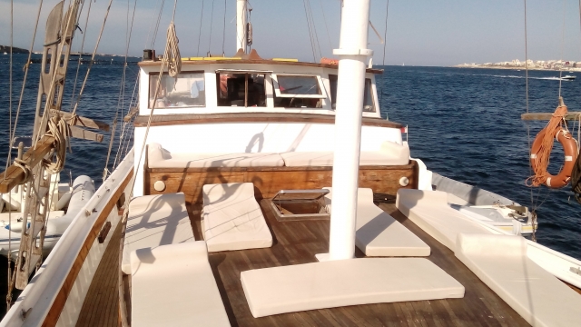  Sailing ship 