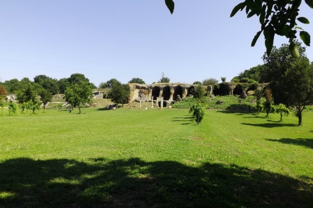  A break in the shade in the archaeological area 