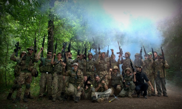 Commando 906 