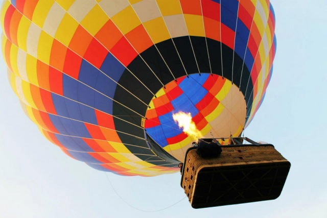 Hot air balloon in flight 