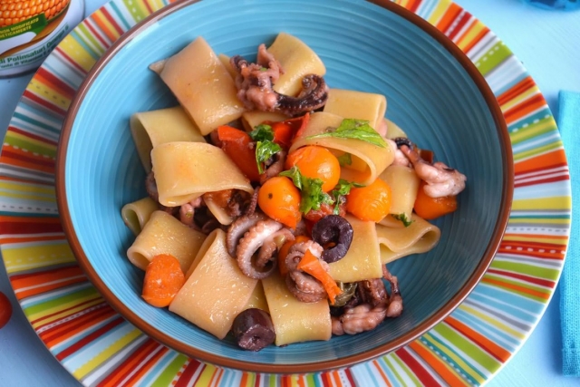 Seafood salad with short sleeves 