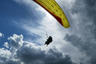 Acrobatic Paragliding Flight in Tivoli with 2h video