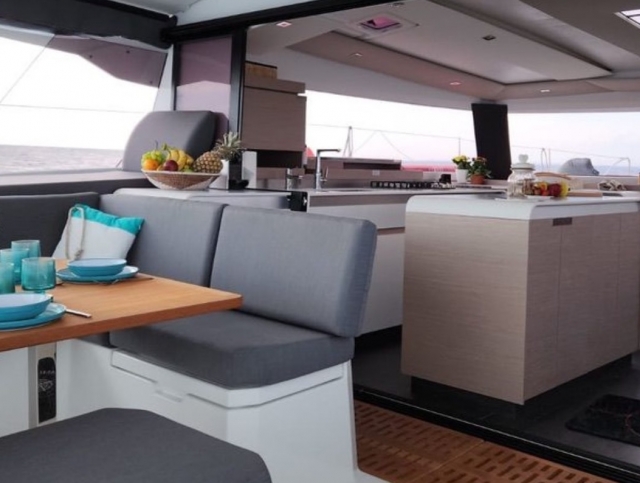  L'intérieur du bateau 