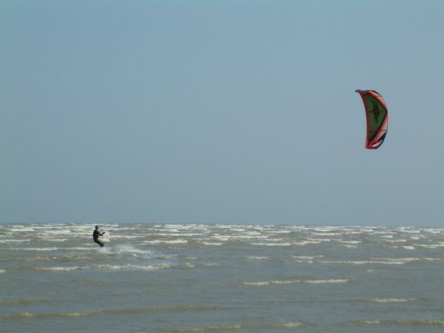  Kitesurfen zwischen den Wellen 