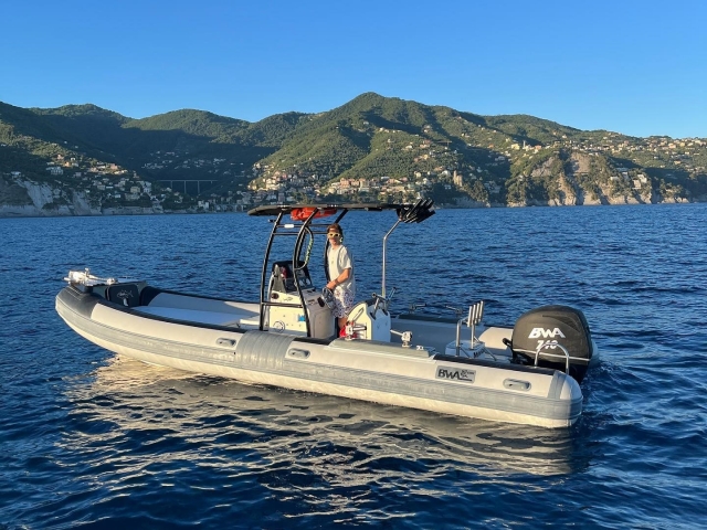  By dinghy in Liguria 