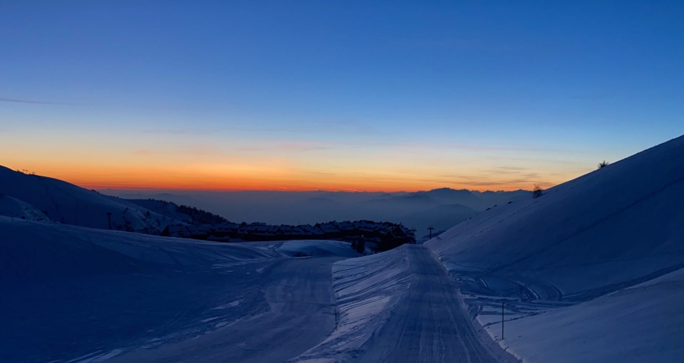 Coucher de soleil sur la neige 