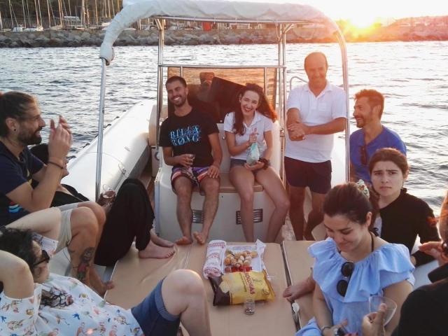  Ausflug im gemeinsamen Beiboot 