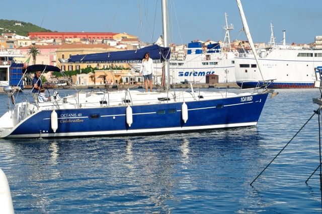  Barco en el puerto 