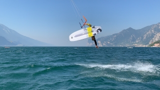 Grundkurs Kitesurfen mit 3 Lektionen am Gardasee, 8 Stunden