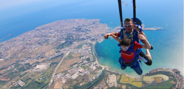  Saut en parachute en tandem 