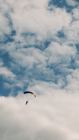 Rinaura airfield parachute 4200 m