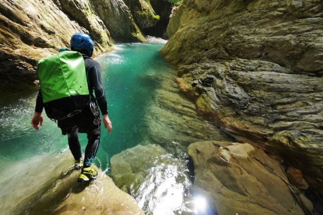  Kommen Sie und probieren Sie Canyoning aus 