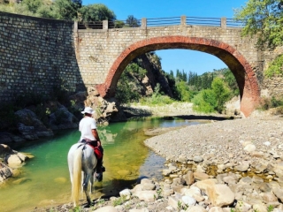 Randonnée à cheval le long de la rivière Pollina 2 jours