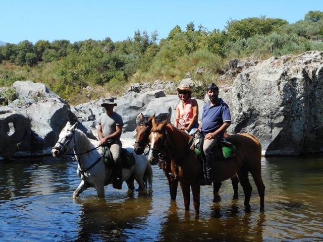 Nel fiume a cavallo