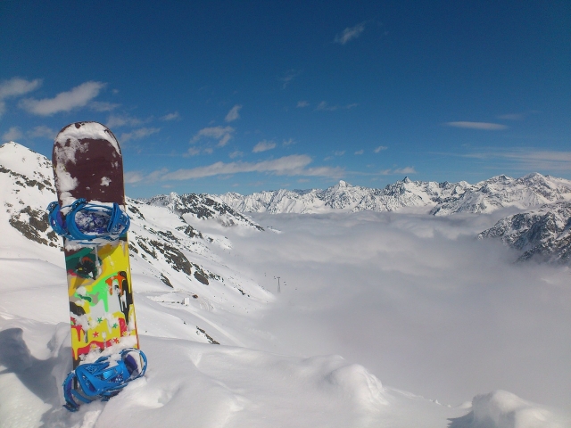  Snowboard in den Wolken 