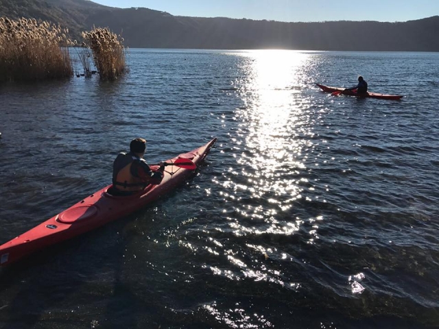 Pagaiando sul lago