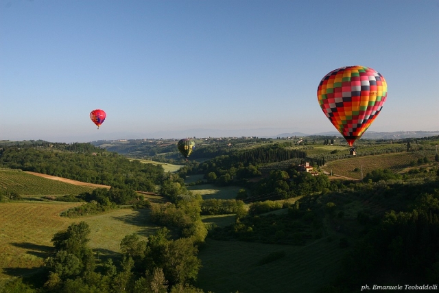 Heißluftballons im Flug 