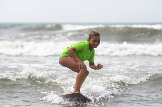  Surfing happily 