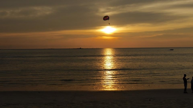 Parafly al tramonto