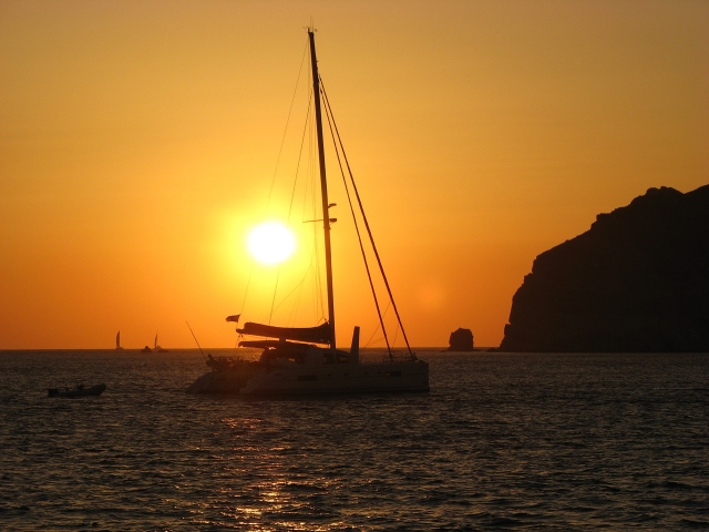 Catamarano al tramonto