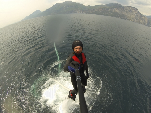 Sull'acqua con il flyboard