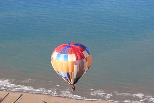 In volo sul mare