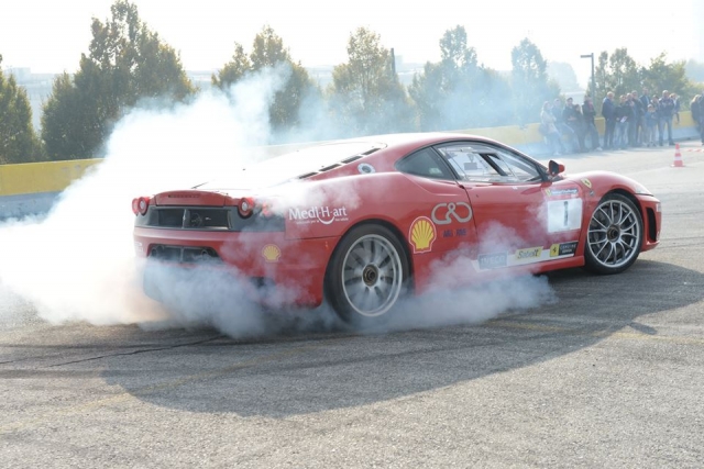  Conduire une Ferrari avec nous