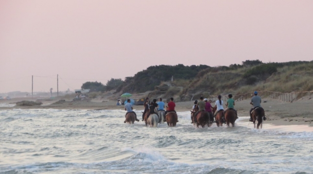  Reiten im Wasser in Fasano