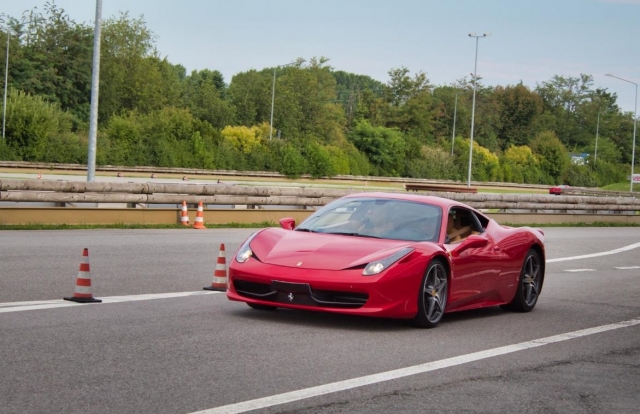  Ferrari na pista 