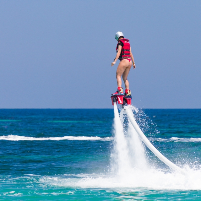 In volo con il flyboard