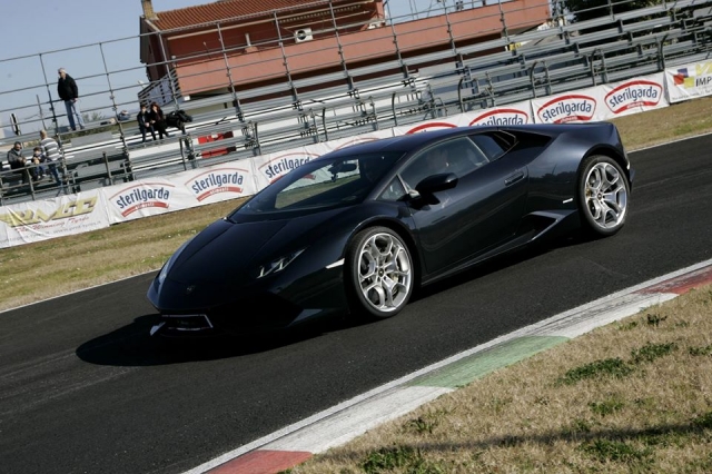  Lamborghini on the track 