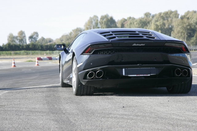  amazing rear end of the Lamborghini 